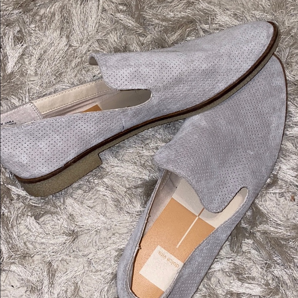 Gray flats - Picture 2 of 2